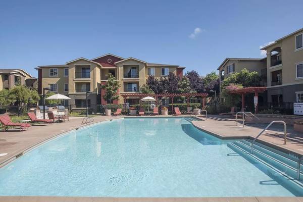 $1,935 / 1br - 804ft2 - Enjoy all the modern conveniences, including washer/dryer (vallejo / benicia)63682814026115120