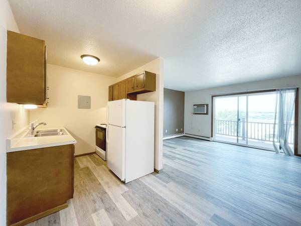 $825 / 2br - 650ft2 - 2 BD, in Minot ND, Lawn Care and Snow Removal (505 Park Street, Minot, ND)63995824262531122