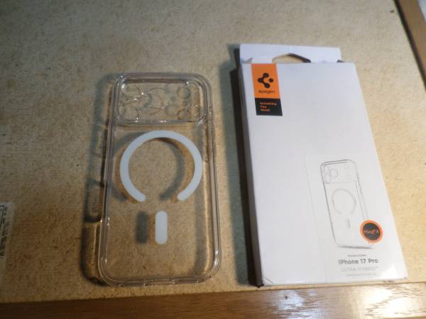Protector transparente IP 17 pro spigen 200 pesos 1