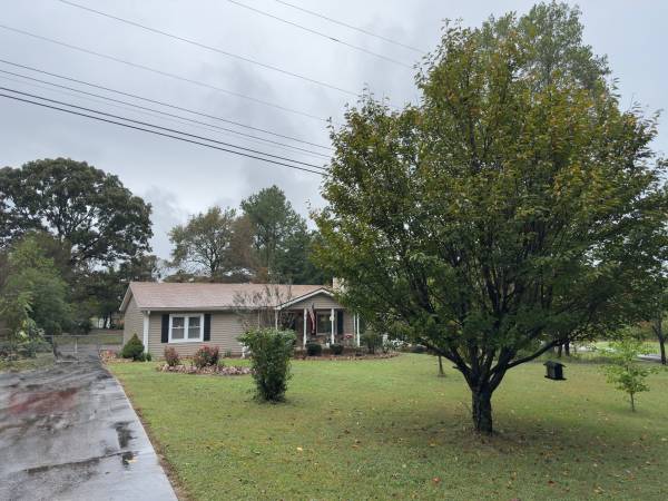 $319,900 / 2br - Charming One-Level Home on Nearly an Acre – Move-In Ready! (Dickson)63988353292290120