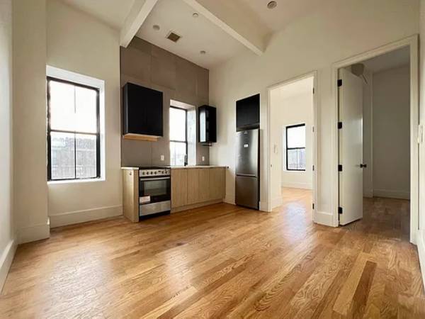 $2,699 / 2br - Modern Style 2 Bedroom in Crown Heights - Laundry, Roof, Bike Storage (Crown Heights)63809019509507120