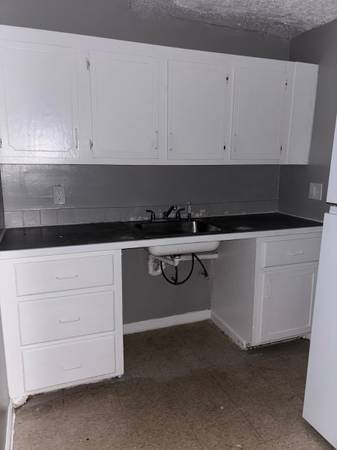 $1,400 / 2br - Section 8 Welcome! 1st floor  Heat and Hot water included (45 Batbour st Hartford ct)63989074372611122