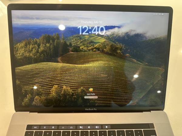 Apple MacBook Pro 15.4 " 1