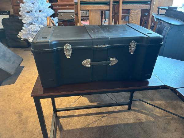 Contico 23.5 gallon storage tote foot locker 1