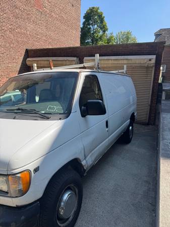 Ford E250 2002 - $1.800 (Yonkers)63470619410305122