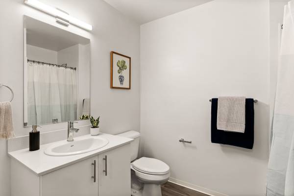 $1,300 / 420ft2 - South-Facing Studio w/ Balcony | Natural Light + Move-In Special! (Portland)63820848466433124