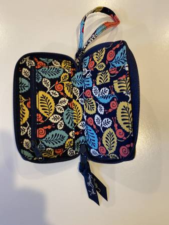 Vera Bradley Happy Snails All In One Wristlet - $10 (Exton)63471299249025121