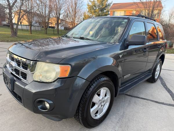 2008 Ford Escape 4WD XLT - Senior Owner - Auto - Leather - Sunroof 1