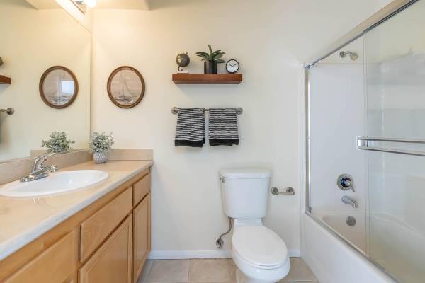 $2,949 / 2br - 1179ft2 - Refrigerator with Ice Maker, Crown Molding, 2 bedroom (17621 W. Pauline Ct., Los Angeles, CA)63912984704899123