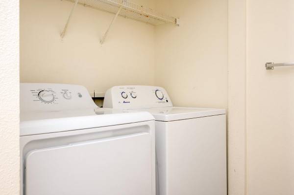 $1,635 / 2br - 974ft2 - Media Room, Patio/Balcony, Directly On MAX Line, Dishwasher (Hillsboro)63831752945155122