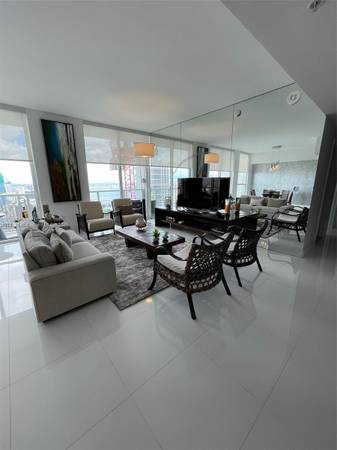$5,800 / 2br - 1293ft2 - Elegant 2bd Condo at Vizcayne North Tower, Miami (Miami)64002015761282124