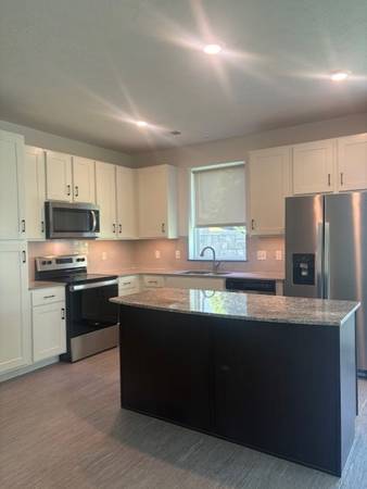 $1,983 / 2br - 1201ft2 - Spoiler: You're Going To Love It Here!64021005960835123
