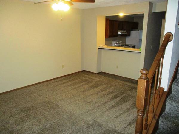 $1,170 / 2br - Adosado espacioso (1712 Rockingham)63700527461123124
