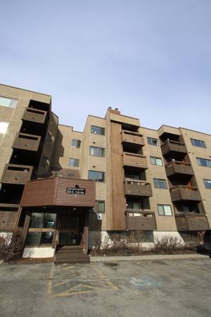 $1,800 / 1br - 841ft2 - Furnished Unit near Downtown (11th and Cordova)64014173900675120