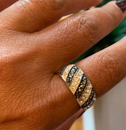Sterling Silver Ring (Size 6) looks exactly like Diamonds 1
