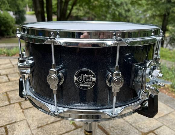 DW Performance Cherry Snare 14" x 6.5" Indigo Glass - estado impecable - $460 (Bothell)63471461670145120