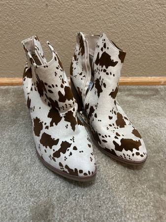 2 Pair of Women’s Ankle Cowboy Boots—size 9.5 - $20 (Mill Creek / Bothell / S. Everett)63470799823361120
