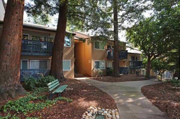 1/bd, Courtyard fountain, Located in Castro Valley 1