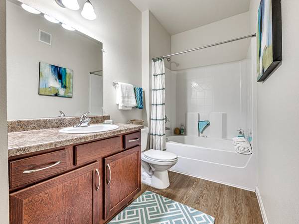 $1,105 / 1br - 821ft2 - 1/BD, Wooded Views Available, 9' Ceilings63806193572483121