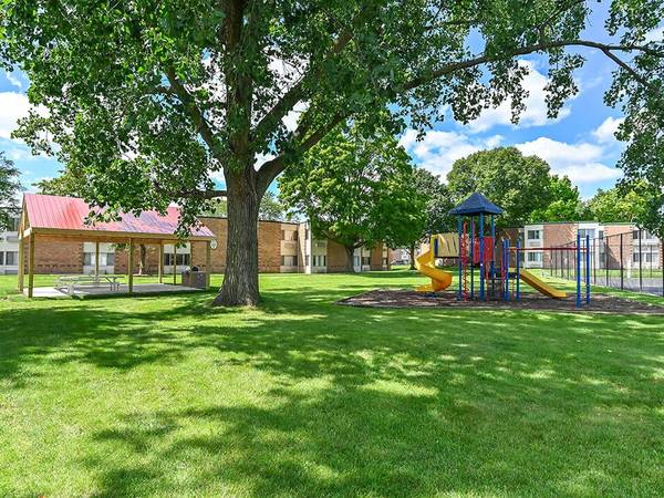 $1,130 / 1br - 710ft2 - Todo lo que siempre has soñado está aquí. ¡Alquila hoy! (1610 Sunset Ave, Waukegan, IL)63846719445505123