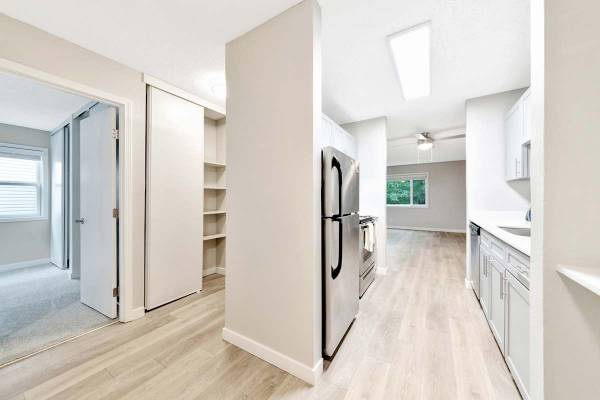 $1,900 / 2br - 901ft2 - Large Closets, Extra Storage, High-End Stainless-Steel Appliances (18540 SW Boones Ferry Rd, Tualatin, OR)63820882741505121