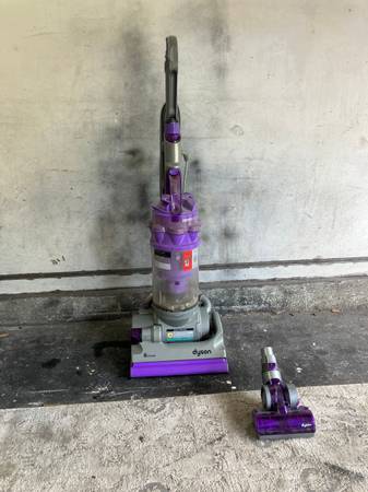 Dyson Vacuum (11-20) 1