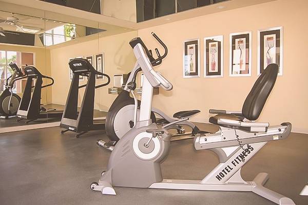 $335 / 1br - Instalaciones de fitness, suites amuebladas de 1 y 2 habitaciones, estacionamiento gratuito (4270 S Valley View Blvd, Las Vegas, NV)63859500645379123