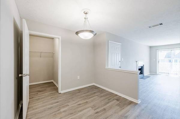 $979 / 1br - 796ft2 - Make yourself at home in comfort and style! 1 Bed / 1 Bath 796 SqFt (Stone Mountain)64045868069890120