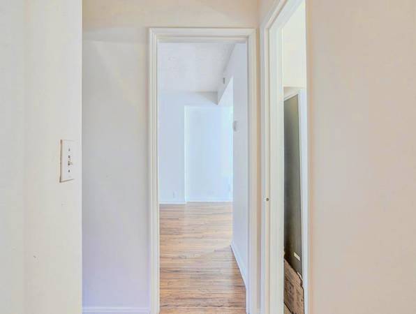 $1,350 / 1br - SPECIAL - $300 OFF + Near 6 Grocery Stores, 3+ Theaters & More (Hawthorne District)63870109341441123