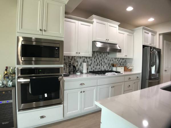 $3,695 / 3br - 2732ft2 - Luxury finishes throughout the home - 3 Bedrooms 2.5 Baths + Den (Beaverton)63672601380609123
