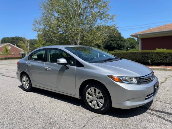 2012 Honda Civic LX - 70,000 millas - $9,000 (Seekonk, MA)63441268627713121