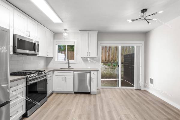 $2,250 / 2br - 1135ft2 - Updated Portland Living, Stainless Kitchen, W/D &Walkable Neighborhood (Portland)63820848686721124