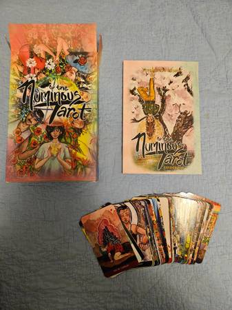 The Numious gold edged Tarot Cards & book 1