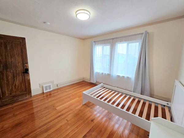 $1,250 / 1br - Spacious and Sunny Bedroom near CCSF and SFSU 出租 (ingleside / SFSU / CCSF)63861103564419121
