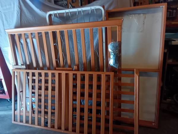 Cuna/cama para niños pequeños - $100