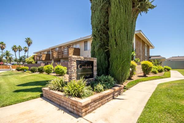 $1,295 / 2br - Creekside Apartments Move In  Special !!! (Fresno)63798509598721121