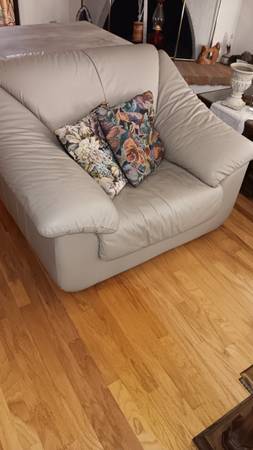 Tan Leather Comfort Chair 1