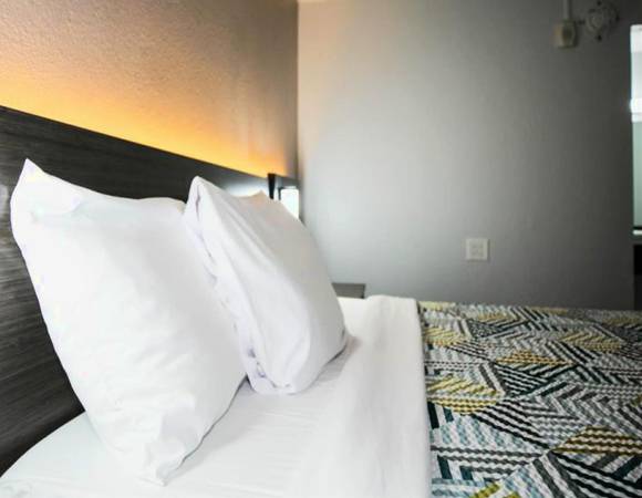 $399 / 1br - ? NEW SPECIAL: FLAT WEEKLY RATE! WiFi, TV, Pool, Business Center (Natomas & Smf Airport)64043666485507121