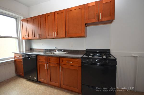 $3,495 / 4br - Brighton 3 Split unit with NO BROKER FEE. Heat HW included. (Brighton)63810039732867121