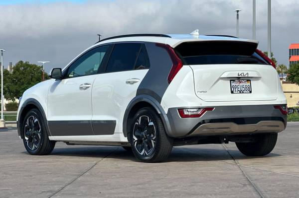 2024 Kia Niro EV hatchback Snow White Pearl - $29,988 (_Kia _ _ Niro EV _)63470225216129124