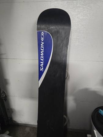 163cm Salomon Snowboard and binding 1