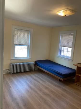 $880 + A Spacious Respectfu Peaful rm Convenient place Welcome quiet style (Walk to Green D line T station #52 Bus Close BC and Highway)63996548398595120