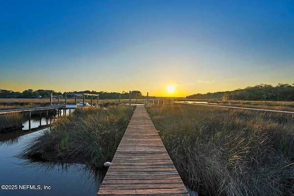 Stunning colonial-style POOL home 1