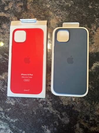 iPhone 14 Plus Silicone Case /Blue / Free 1