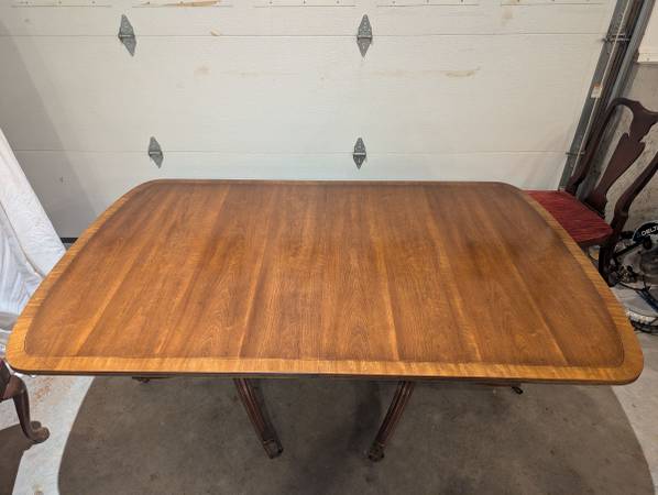 Vintage Mahogany Banded Henredon Dining Table and 4 Dining Chairs - $350 (Hillsborough)63470912878593121