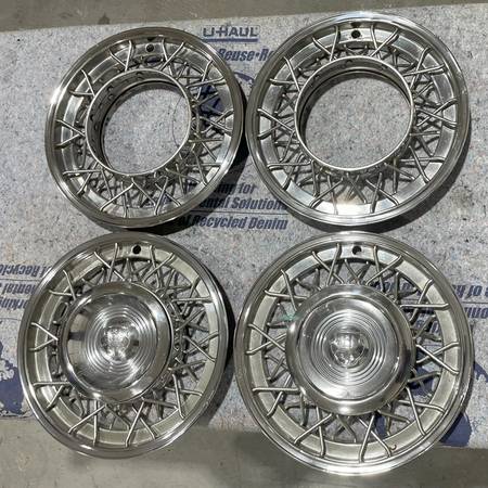 (4) 1950 to 55 Oldsmobile OEM Wire Wheel Hubcaps w/2 center caps 51 52 1
