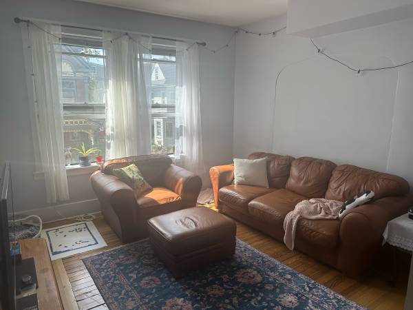 $1,200 / 4br - ¡Habitación preciosa en Coolidge Corner! (Brookline)63824666363777122