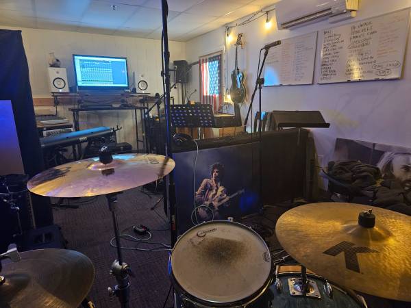 Looking for KEYS and/or GUITAR 1