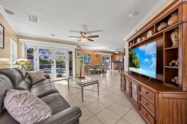 $609,500 / 3br - ██ Actualizada casa de 3 habitaciones + habitación adicional/oficina, 2.5 baños con piscina (Coconut Creek)63825133267201123