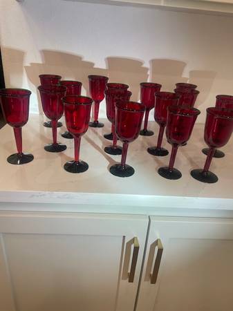 Gorgeous red art glass wine/water goblets. $5 each - $5 (santa rosa)63471457841411121
